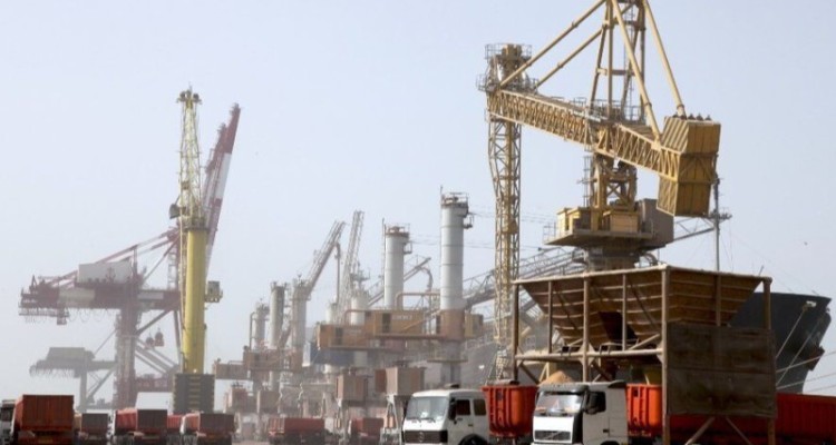 بلاتکلیفی یک هفته‌ای کالاهای اساسی در گمرک