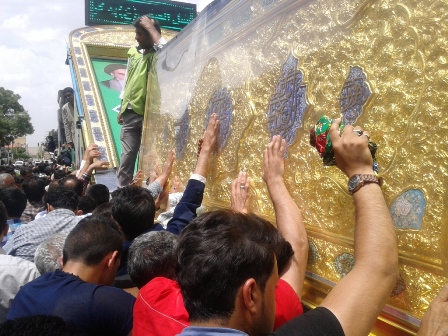 استقبال باشکوه مردم اسلام آباد غرب از باب راس حرم حضرت ابوالفضل العباس (ع)+عکس استقبال باشکوه مردم اسلام آباد غرب از باب راس حرم حضرت ابوالفضل العباس (ع)+عکس