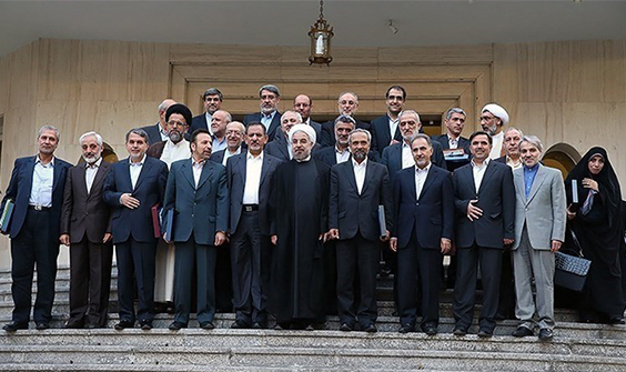  تغییرات در کابینه دولت تدبیر و امید  یک اخطار از سوی طیف اصلاح طلبان تندرو به دولت آقای روحانی می باشد
