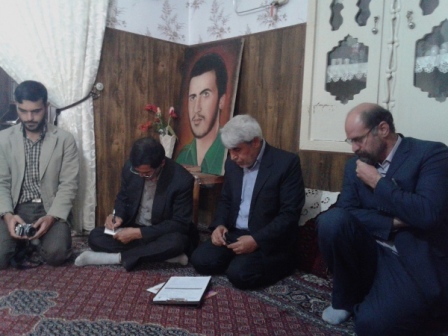 دیدار و سرکشی مسئولین اسلام آبادغرب از خانواده شهدا و جانبازان دیدار و سرکشی مسئولین اسلام آبادغرب از خانواده شهدا و جانبازان