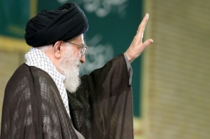 مبارزه با استکبار تعطیل بردار نیست/ آمریکا اتمّ مصادیق استکبار است/ ضرورت آرمانخواهی دانشجویان