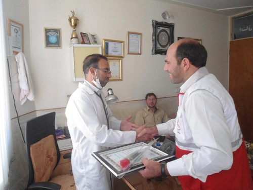 تجلیل از پزشکان داوطلب جمعیت هلال احمر اسلام آباد غرب +عکس