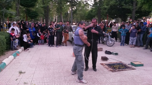 نمایش معرکه گیری در اسلام آبادغرب نمایش معرکه گیری در اسلام آبادغرب