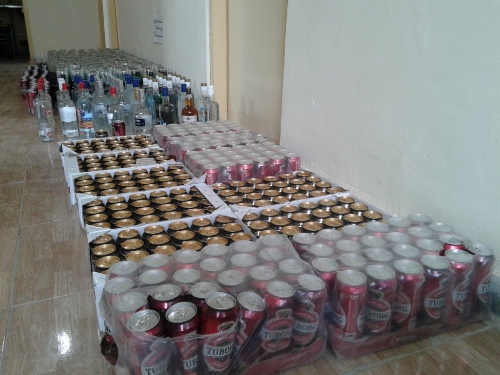 کشف یک محموله مشروبات الکلی دراسلام آبادغرب / دستگیری سارق مسلح سابقه دار 