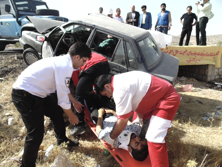 برگزاری مانور امداد جاده ای جمعیت هلال احمر در اسلام آباد غرب