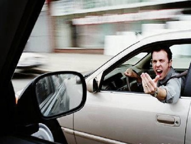 چرا بد رانندگی میکنیم؟/مهمترین مشکل ما رانندگی تهاجمی است چرا بد رانندگی میکنیم؟/مهمترین مشکل ما رانندگی تهاجمی است