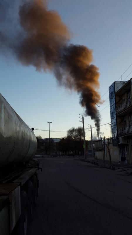 دود عجیب کارخانه رضاخانی اسلام آباد غرب/صحبت های نماینده در خصوص کارخانه قند هنوز در حد وعده است+فیلم و عکس