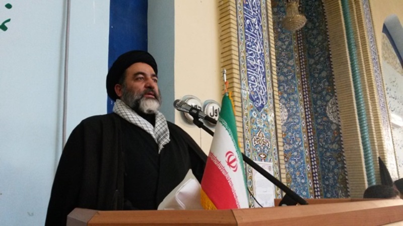 انتقاد امام جمعه اسلام آباد غرب از سخنان هاشمی/برخی ها اگر لیاقت می داشتند تریبون نماز جمعه را برای خود حفظ می کردند انتقاد امام جمعه اسلام آباد غرب از سخنان هاشمی/برخی ها اگر لیاقت می داشتند تریبون نماز جمعه را برای خود حفظ می کردند