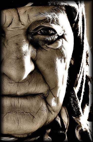 حکایت یک پیرزن از قصه پر غصه فقر در زیر پوست شهر/ لزوم توجه دولت نسبت به ریشه کنی فقر و بیکاری در اسلام آبادغرب