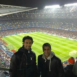 شوخی هواداران پرسپولیس با عکس فرهاد مجیدی در نیوکمپ شوخی هواداران پرسپولیس با عکس فرهاد مجیدی در نیوکمپ