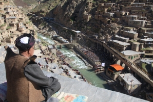 مراسمی به قدمت تاریخ در میان صخره های شاهو/ پژواک آوای محلی و صدای خروشان سیروان در پالنگان+ تصاویر 