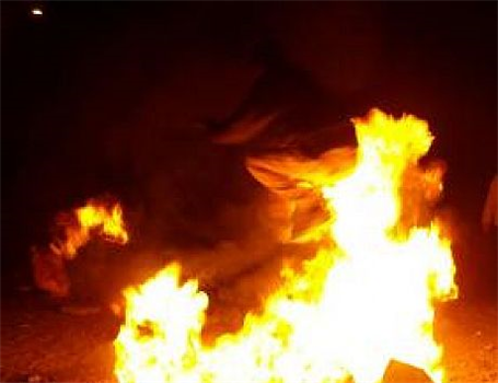  آتش سوزی نمایشگاه خودرو در اسلام آبادغرب