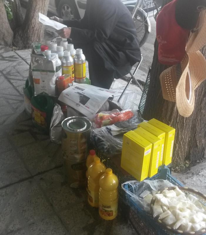 "دست فروشی سم" معضلی که همچنان در اسلام آباد غرب ادامه دارد/لزوم برخورد دستگاه های مسئول با دست فروشان سم