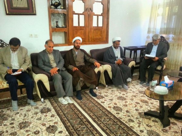 دیدار مسئولین با خانواده شهدای اسلام آبادغرب