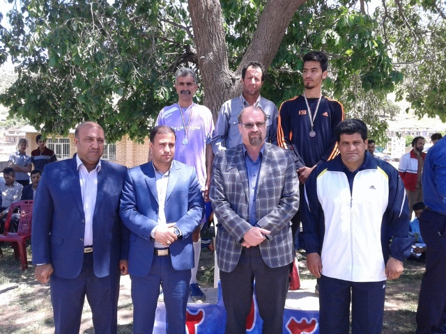 مسابقه دو استقامت" احترام به سالمندان" در روستای سرخک اسلام آبادغرب برگزار شد مسابقه دو استقامت" احترام به سالمندان" در روستای سرخک اسلام آبادغرب برگزار شد