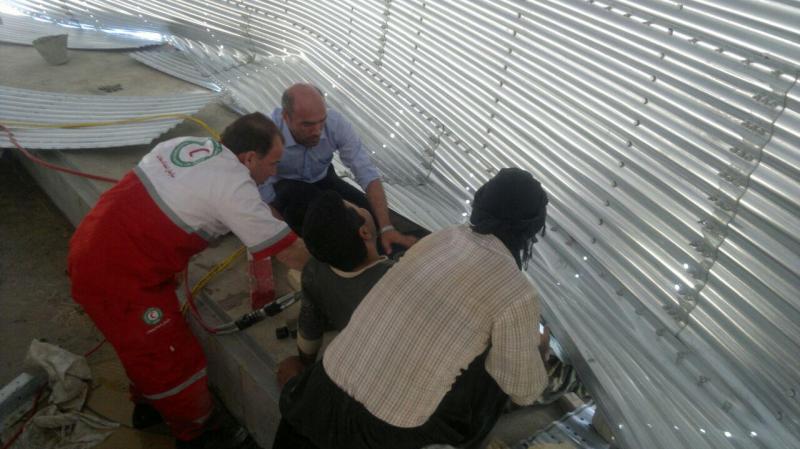 واژگونی سیلو در  اسلام اباد غرب یک زخمی برجای گذاشت+عکس