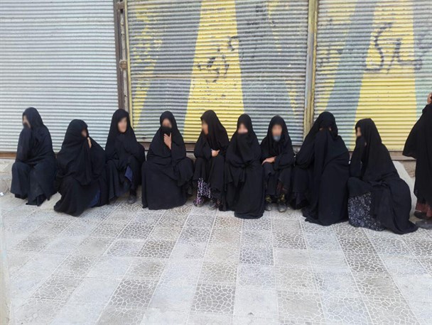 نقاب غیرت از روی دولت افتاد/ بانوان هم به کارگران میدانی پیوستند+ تصاویر