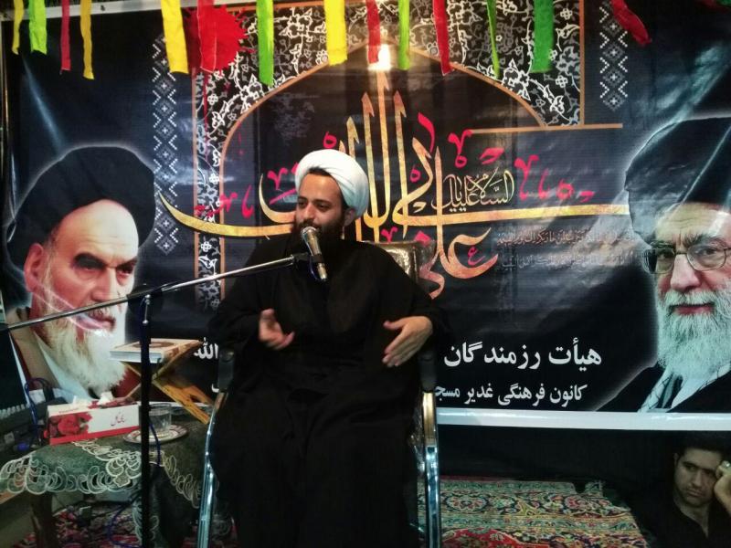 اسلام آبادغرب در دومین شب از لیالی قدر+عکس اسلام آبادغرب در دومین شب از لیالی قدر+عکس