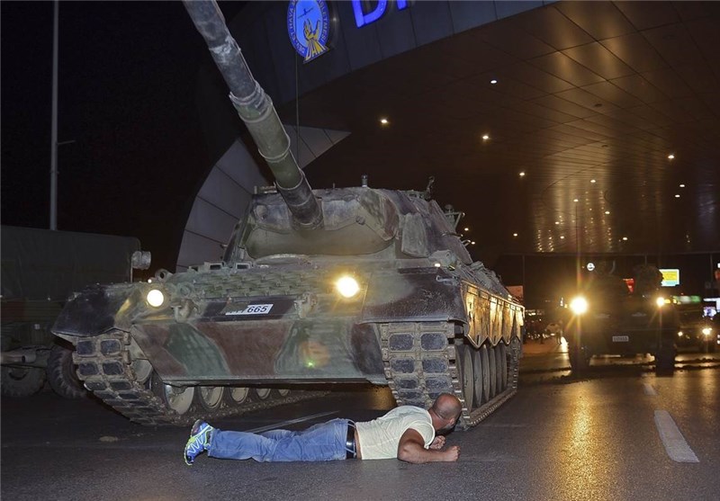 فرمانده ارتش ترکیه: کودتا پایان یافت/۹۰ کشته و ۱۱۵۰ زخمی/ ۱۰۴ نظامی کودتاچی کشته و ۱۵۶۳ تن دیگر بازداشت شدند