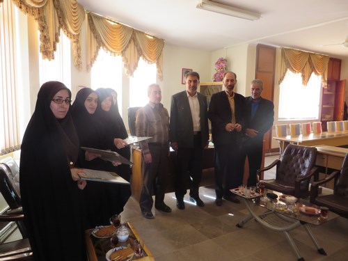 تجلیل از بانوان کارمندان محجبه به مناسبت هفته عفاف و حجاب+تصویر