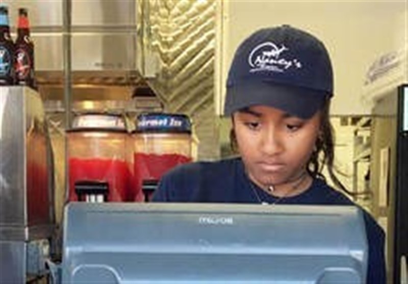 عکس/کار تابستانی دختر اوباما