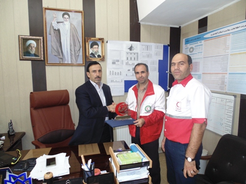 تجلیل از پزشکان داوطلب جمعیت هلال احمر اسلام آباد غرب 