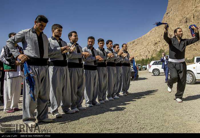 رقص و آواز در روز استقبال از مسافران شام/ بی حرمتی به شهدای مدافع حرم در مدیریت همایشی میراث فرهنگی رقص و آواز در روز استقبال از مسافران شام/ بی حرمتی به شهدای مدافع حرم در مدیریت همایشی میراث فرهنگی