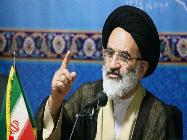 ائمه جمعه برای تذکر و هشدار به مسئولان نباید از کسی اجازه بگیرند / تریبون نماز جمعه محل هشدار دهی و آگاهی بخشی است