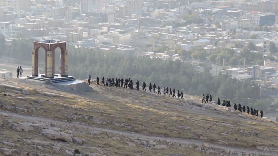 کوهپیمایی بانوان به مناسبت روز تربیت بدنی و ورزش در اسلام آباد غرب+عکس