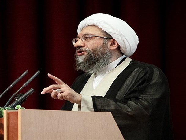 بابک زنجانی گفته است که میلیاردها تومان به انتخابات رئیس جمهور کمک کرده است/تجهیزات بسیار فنی امنیتی را به ریاست جمهوری بردند