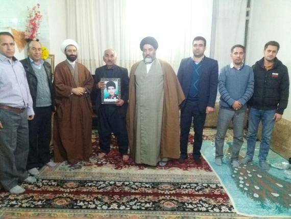 امام جمعه اسلام آبادغرب: خانواده شهدا صاحبان اصلی انقلابند