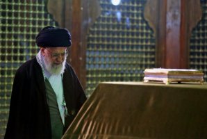 حضور رهبر انقلاب در مرقد مطهر امام راحل و گلزار شهدای بهشت زهرا