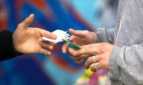 تلنگر... موادفروش ها مرخصی استعلاجی نمی روند!