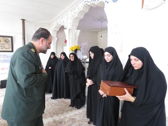 دیدار با خانواده شهید مدافع حرم "حاج خیرالله احمدی فرد" دیدار با خانواده شهید مدافع حرم "حاج خیرالله احمدی فرد"