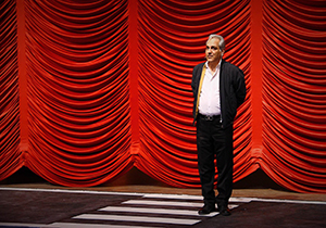 کنایه‌های مهران مدیری به وعده‌های انتخاباتی مسئولین + فیلم 