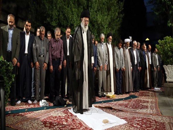 رقص شمشیر جاهلیت مدرن در کنار جاهلیت قبیلگی را هجو کنید/حوادث سوریه و مدافعان حرم و قضایای مهم عراق درخور سرودن صدها و هزاران شعر است