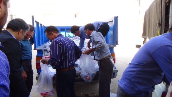 توزیع سبد غذایی در بین نیازمندان شهرستان اسلام آبادغرب