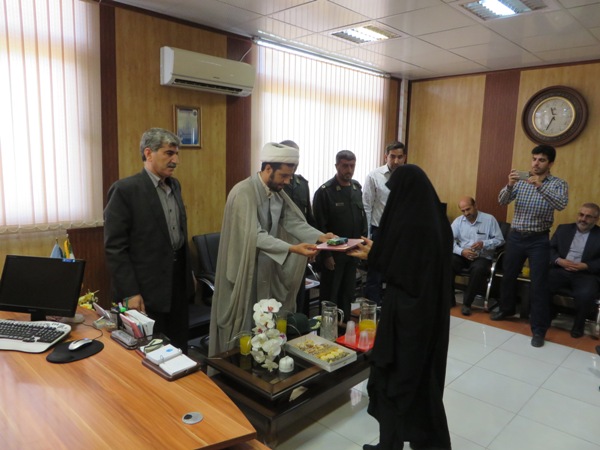 تجلیل از بانوان محجبه در ادارات اسلام آبادغرب+تصاویر