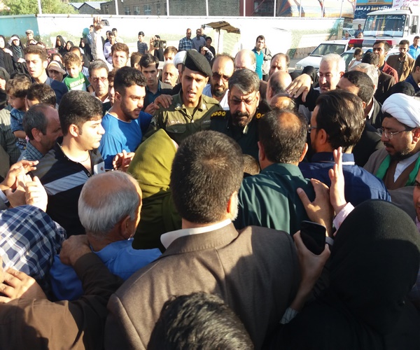 استقبال باشکوه و پرشور مردم از کاروان خادمان حرم رضوی در اسلام آبادغرب+تصاویر