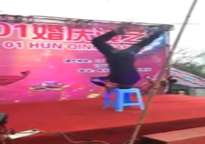 بلایی که جنس چینی سر یک چینی آورد! + فیلم بلایی که جنس چینی سر یک چینی آورد! + فیلم