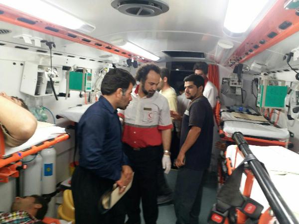 تصاویری از امدادرسانی نیروهای هلال احمر اسلام آباد غرب به مصدومین سانحه جهادگران گیلانغرب