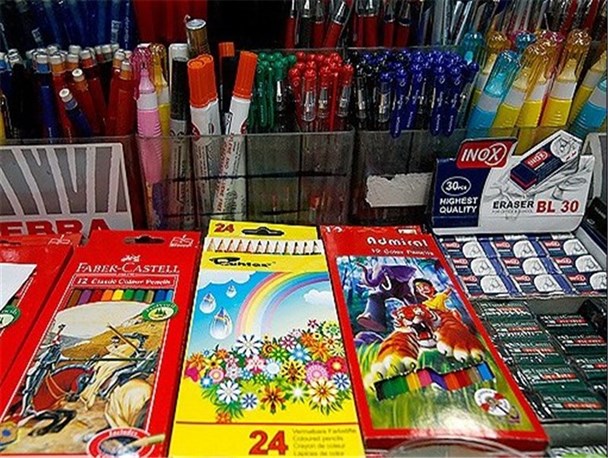 تاخت و تاز نوشت افزارها با رنگ و لعاب غربی/ کم فروغی تصاویر شخصیت های ایرانی در بازار لوازم التحریر