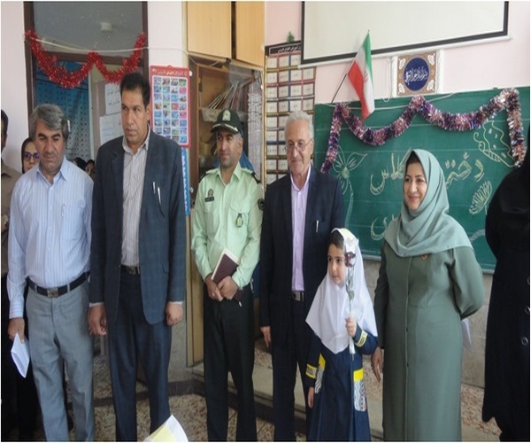 جشن آغاز سال تحصيلي جديد در دبستان شاهد لاله شهرستان اسلام آباد غرب 