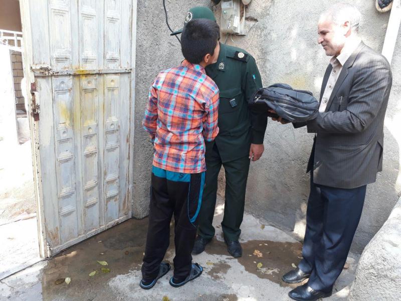 اهدای کیف، لوازم التحریر و بسته آموزشی به ۳۱۶دانش آموز نیازمند در اسلام آبادغرب اهدای کیف، لوازم التحریر و بسته آموزشی به ۳۱۶دانش آموز نیازمند در اسلام آبادغرب