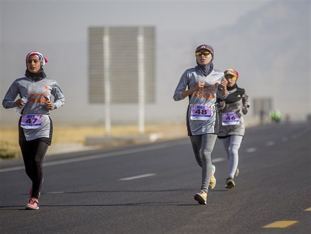 درخشش تیم ورزشکاران کرمانشاه در مسابقات لیگ دوگانه بانوان کشور
