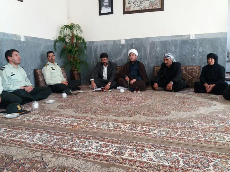 دیدار و سرکشی از خانواده شهدای نیروی انتظامی در اسلام آبادغرب+تصاویر