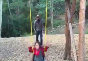 پدری که فرزندش را به سمت مرگ پرتاب کرد+ فیلم 