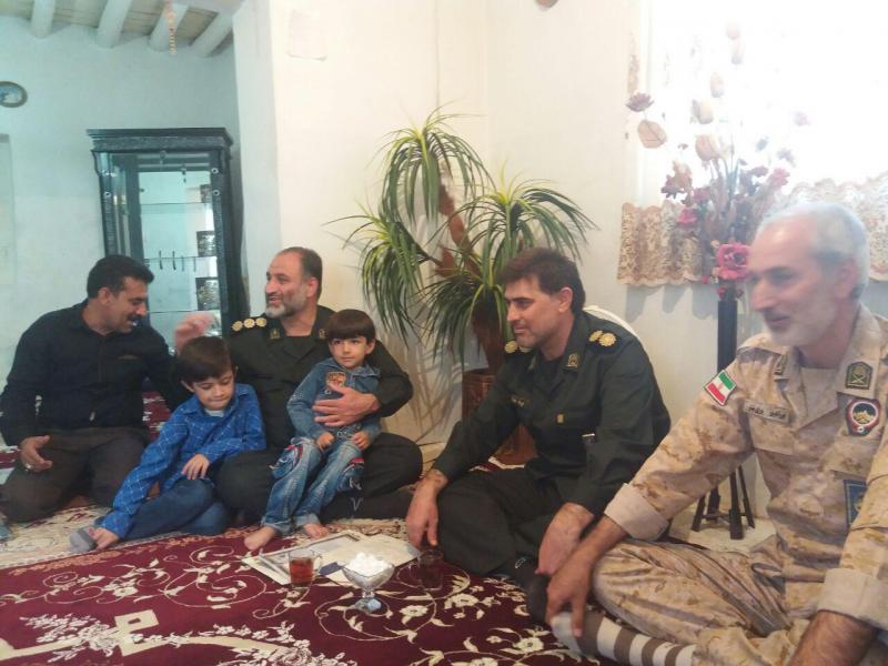 دیدار با خانواده مدافعان حرم در اسلام آبادغرب+تصاویر