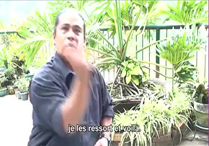 شیوه عجیب جراحی یک مرد اندونزیایی بدون استفاده از تیغ + فیلم شیوه عجیب جراحی یک مرد اندونزیایی بدون استفاده از تیغ + فیلم