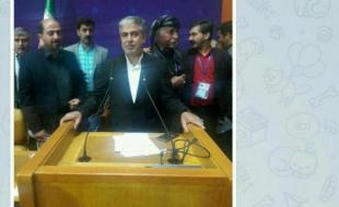 رفتار عجیب نماینده فراکسیون امید/ پس از سلفی با موگیرینی اینبار سلفی با تریبون سالن سران! 